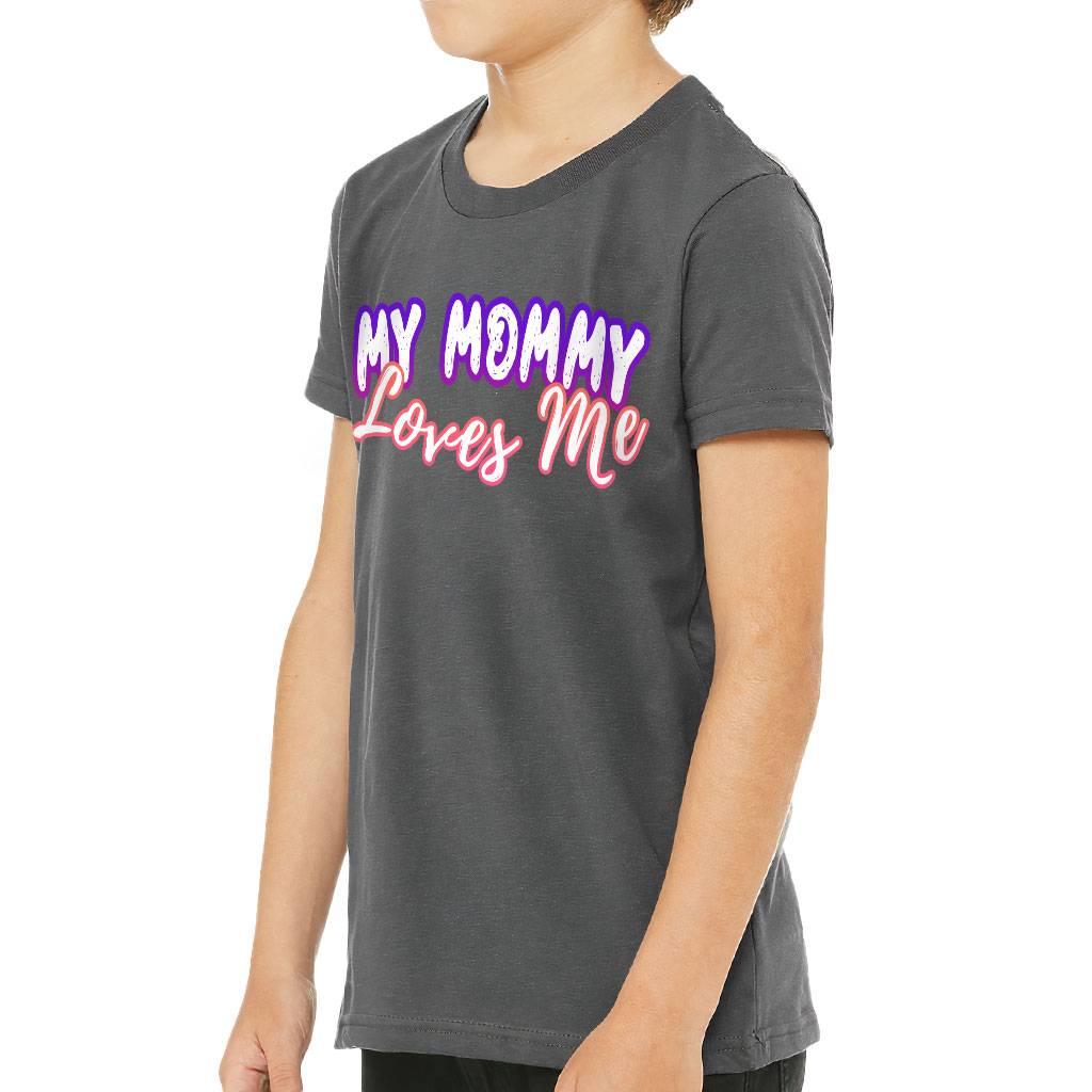 My Mom Loves Me Kids’ T-Shirt – Kawaii T-Shirt – Themed Tee Shirt for Kids Kids’ Clothing My Mom Loves Me Kids' T-Shirt - Kawaii T-Shirt - Themed Tee Shirt for Kids Kids' Clothing Color : Asphalt|Black|Natural|Navy|White
